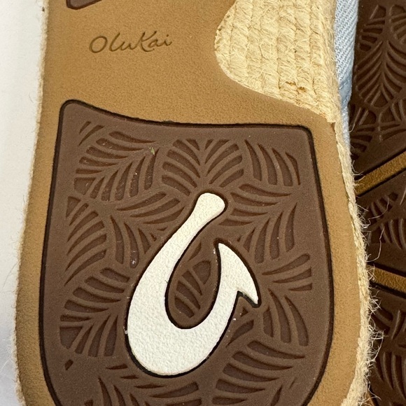 OluKai woman’s slip on size woman’s 9 like new condition - Picture 8 of 8